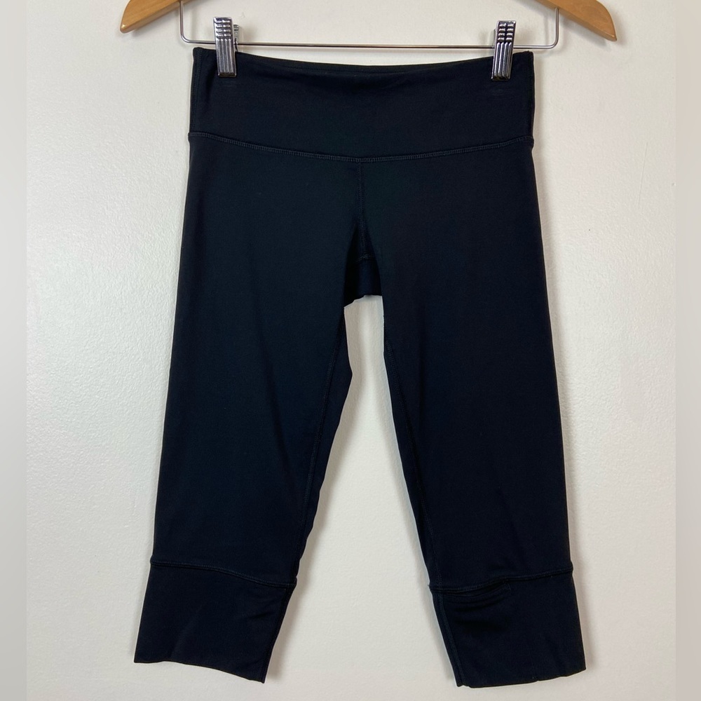Lululemon Cropped Leggings Black Short